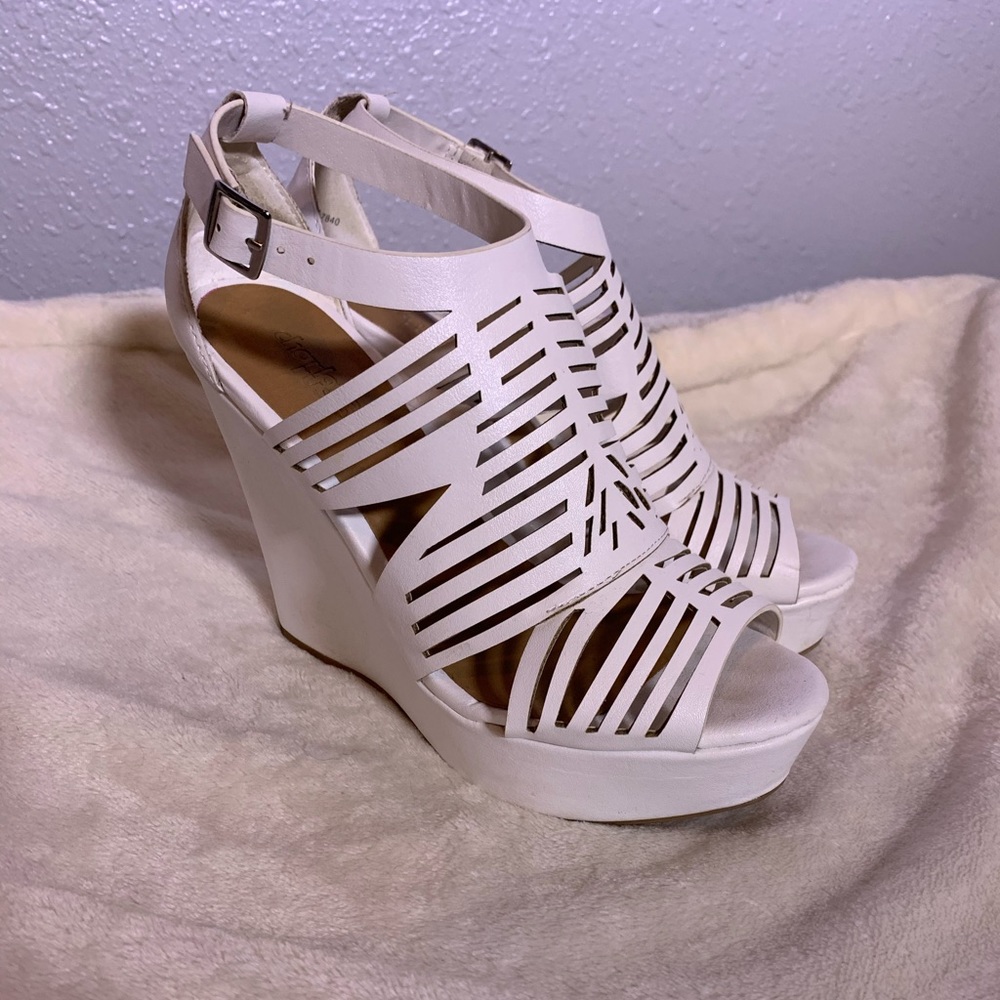 White Wedges
